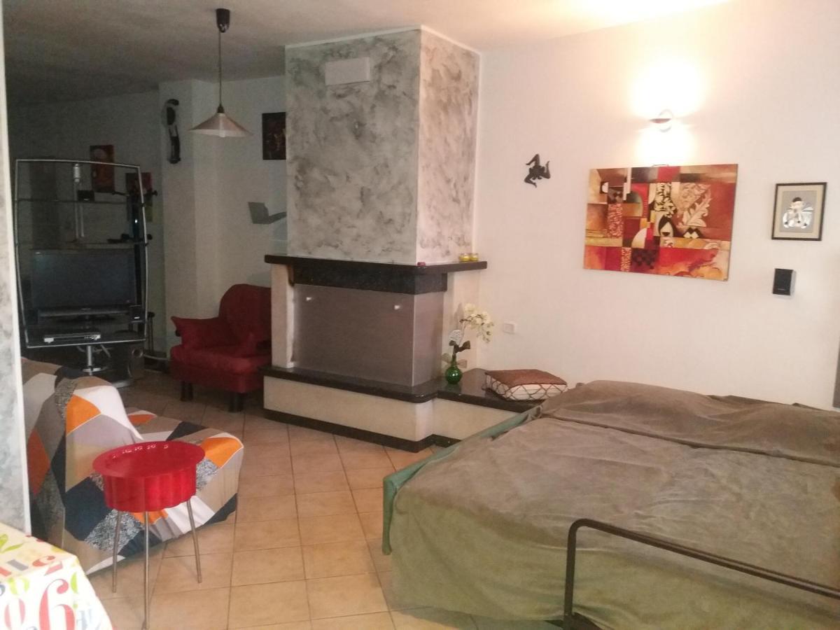 Tana Per Gli Ospiti Apartment Terni Ngoại thất bức ảnh