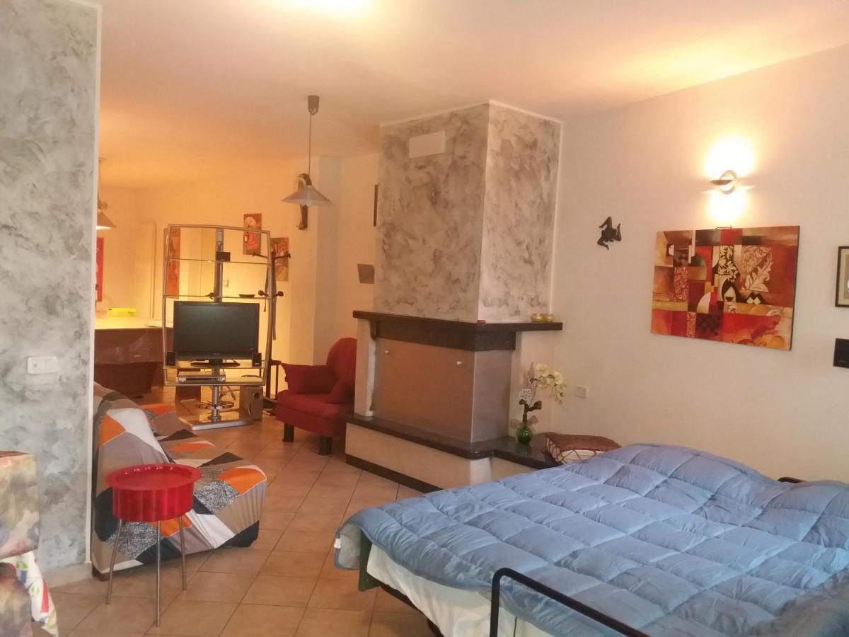 Tana Per Gli Ospiti Apartment Terni Ngoại thất bức ảnh