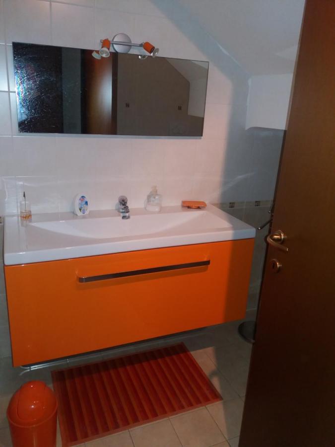 Tana Per Gli Ospiti Apartment Terni Ngoại thất bức ảnh